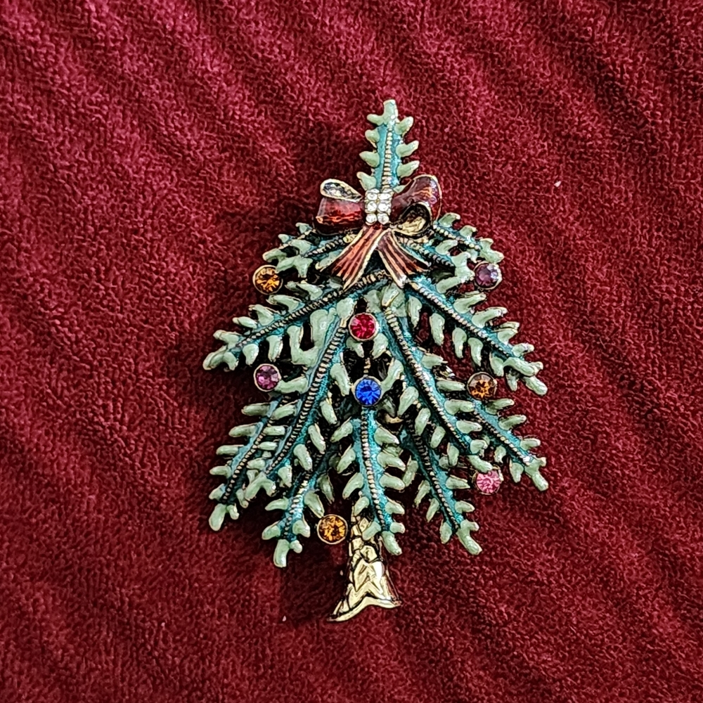 Avon Collectors 2004 1st Annual Enamel and Rhinestone Christmas Brooch Pin
